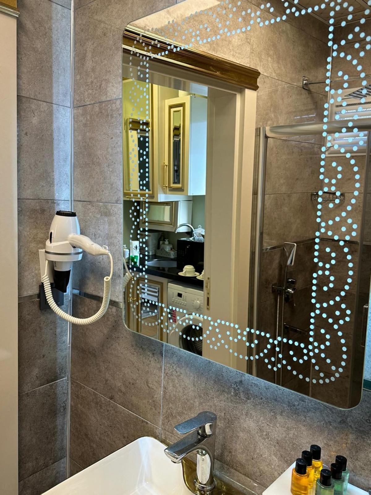 Whitemoon Hotel Suites Taksim 이스탄불 외부 사진
